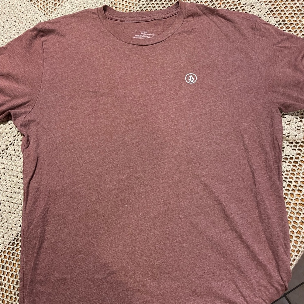 XL Volcom T-Shirt be